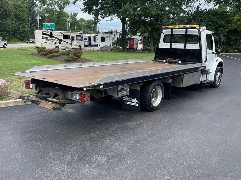 2018 Freightliner M2 White 21' Steel LCG (Key#5207) 5